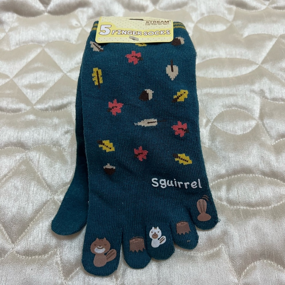 Stream 5 Finger Green Socks Brand New With Tags Squirrel Fall Season Theme Leaf
